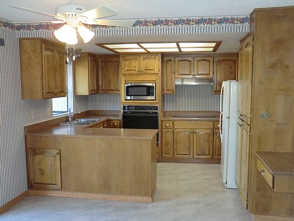 3rd image of 9492 Buffalo Ct