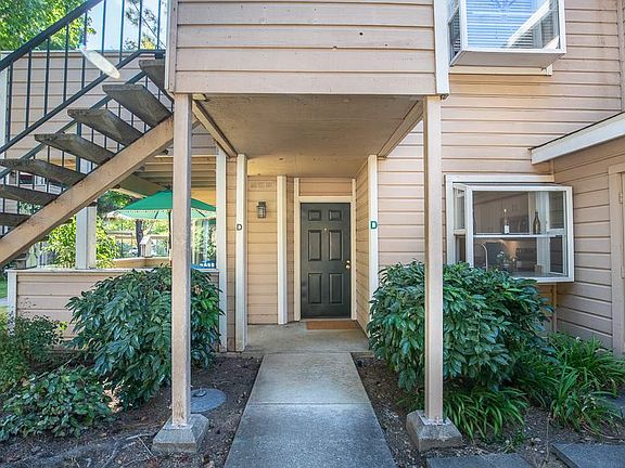 2nd image of 720 Canyon Oaks Dr APT D