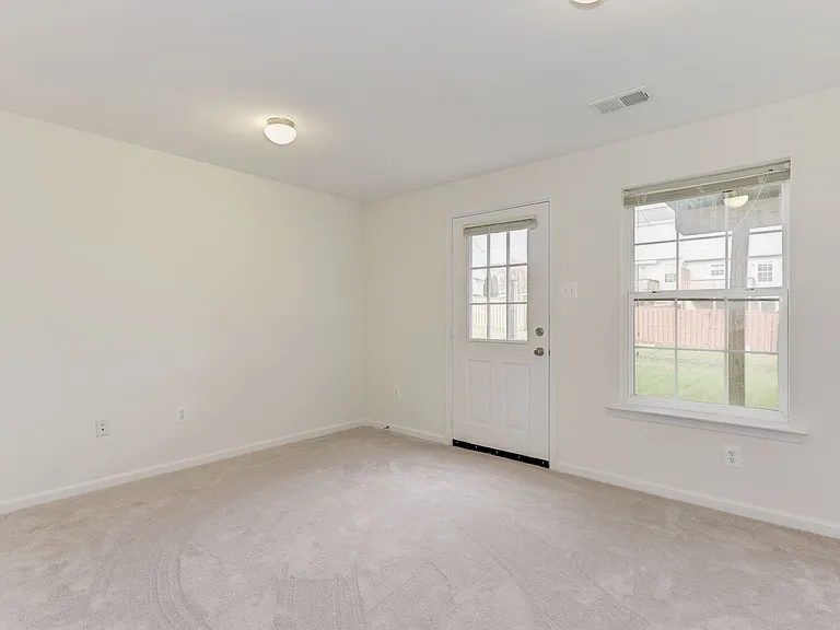 119 Monticello Sq — Photo 26