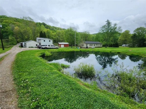 3915 Valley Ln, New Philadelphia, OH 44663