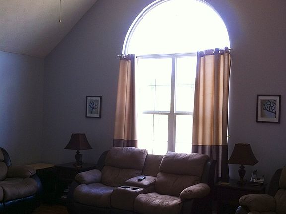 3rd image of 908 Birch Ct