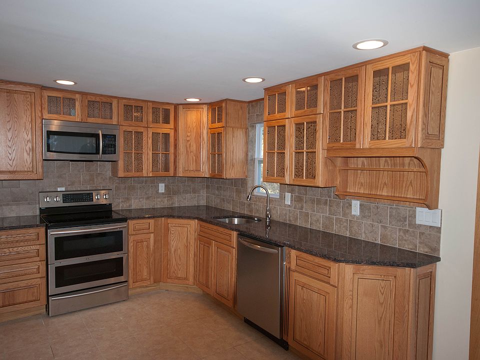 1st image of 31 Crooked Pine Dr