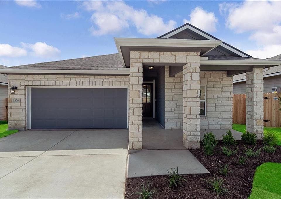 1st image of 108 Winding Hollow Dr
