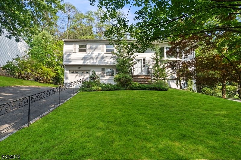1st image of 53 Edgemere Rd