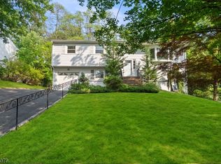 53 Edgemere Rd, Livingston, NJ 07039
