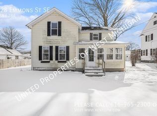 328 Emmons St SE, Caledonia, MI 49316