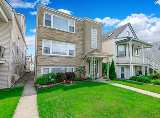 5231 W Roscoe St, Chicago, IL 60641