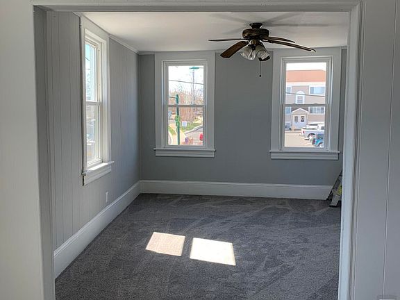 4th image of 500 Main St