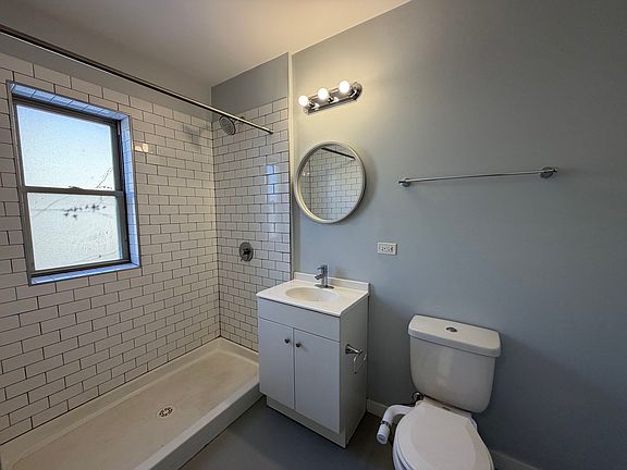 5th image of 4701 N Racine Ave #207