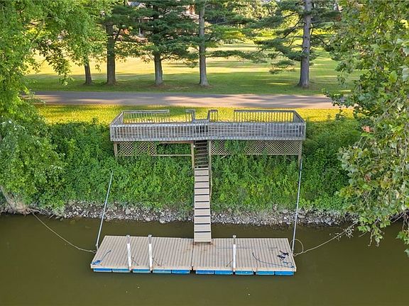 3rd image of 90 Ferncliff Dr