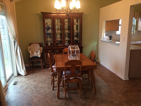 3rd image of 80 Stillwater Dr