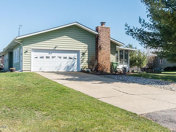 5th image of 205 Eisenhower Dr