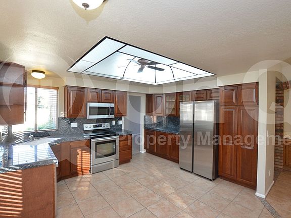 3rd image of 2125 E Nantuckett Dr