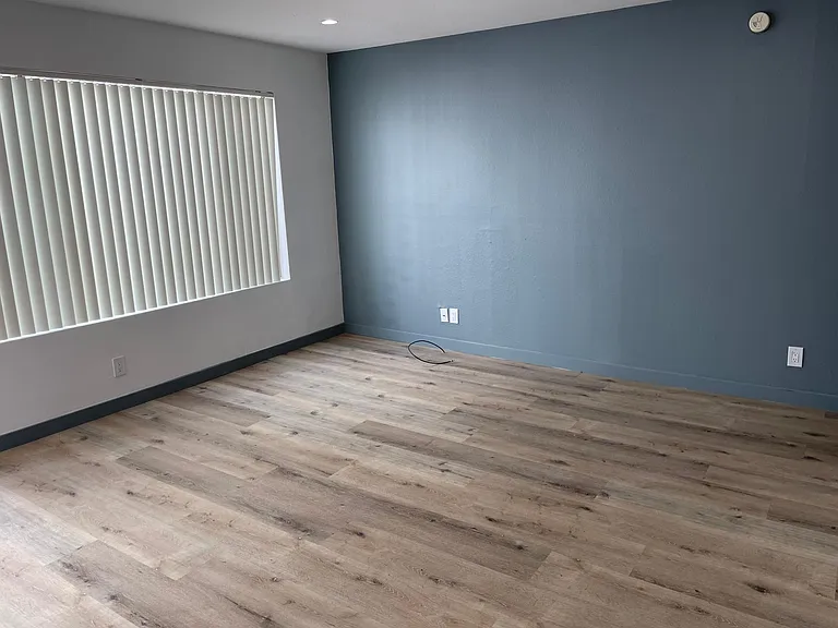 Chateau Canoga Apartments — Photo 5