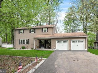 8 Bainbridge Ct, Hamilton, NJ 08690