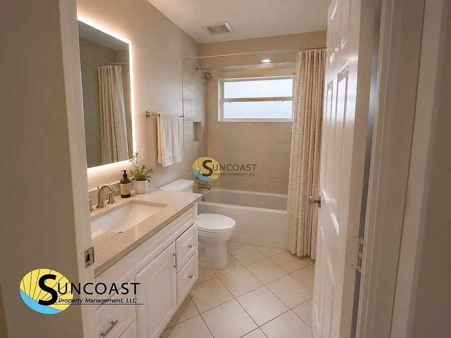 Spacious 3 Bedroom Duplex with Garage! — Photo 4