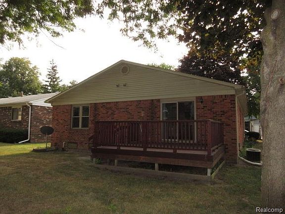 4th image of 448 Sandehurst Dr
