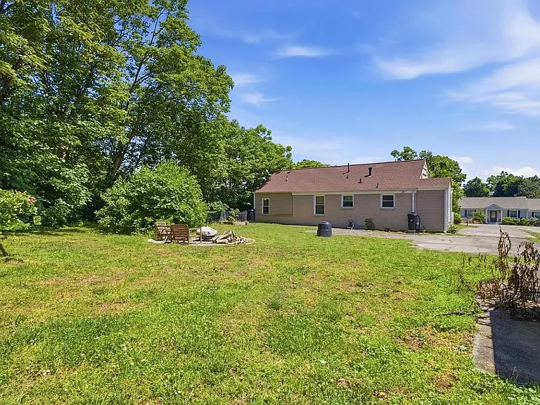 2411 Milton Dr — Photo 2