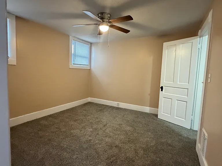 417 E North St — Photo 3