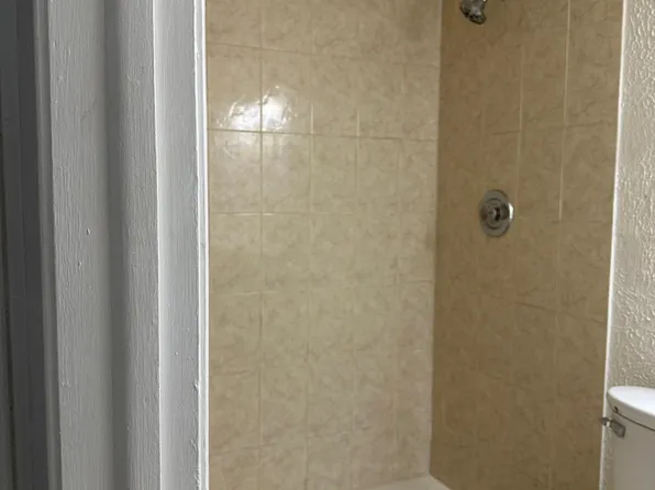 7075 NW 186th St, Hialeah, FL
