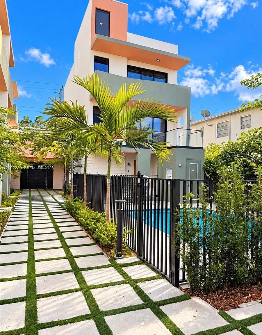 Brickell Eight — Photo 3