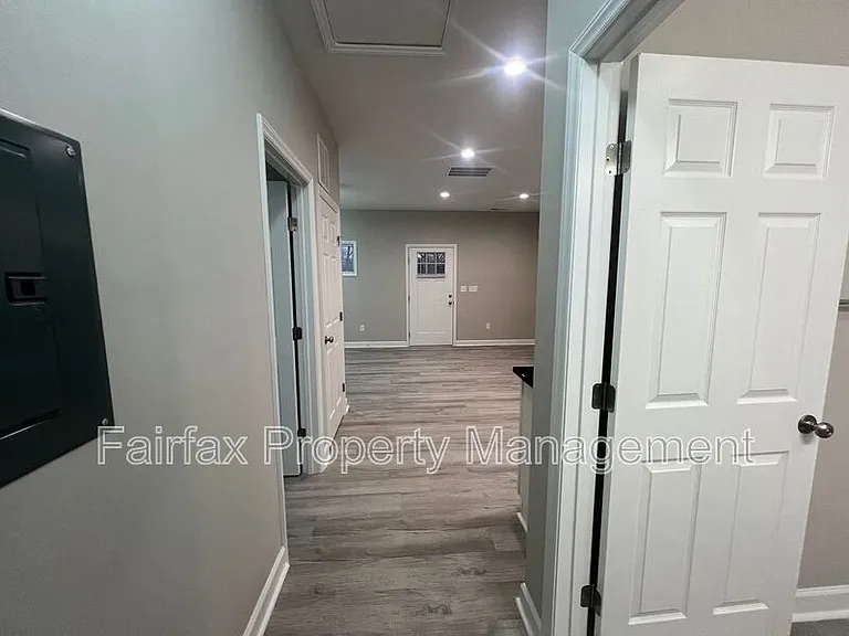 2309 Owen St #B — Photo 3