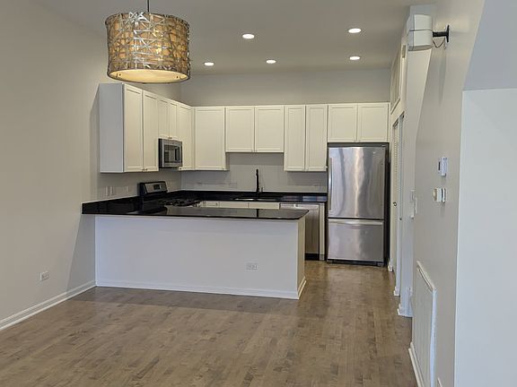 3rd image of 625 W Oak St #O