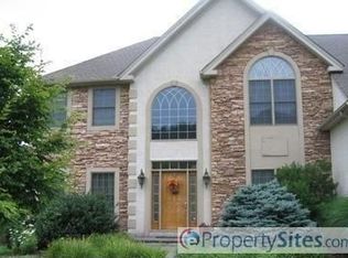 1636 Rosalie Dr, Hellertown, PA 18055