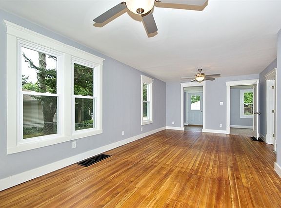 4th image of 724 Hazen Ave