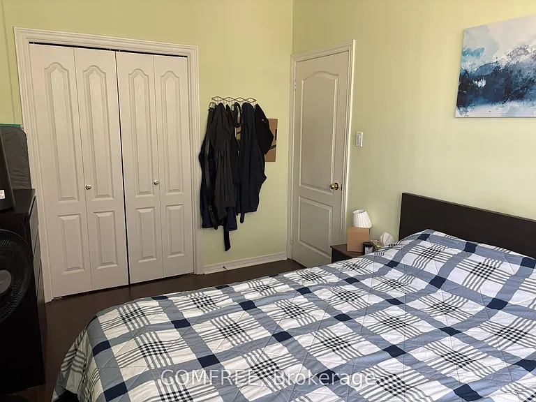 393 King St W #807 — Photo 12