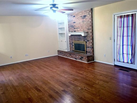 4th image of 10331 Fairfax Ln