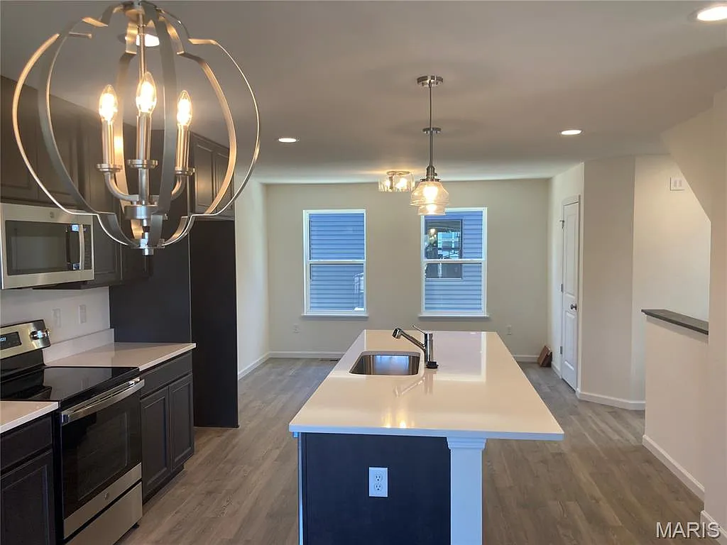 2 bed, 1295 sqft, $2,650 — Photo 3
