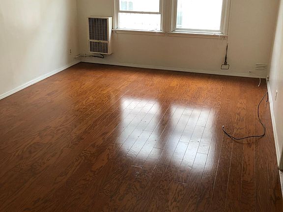 3rd image of 1331 N Alta Vista Blvd APT 105