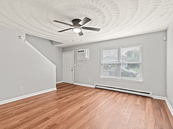 4th image of 1718 Selden Ave #A