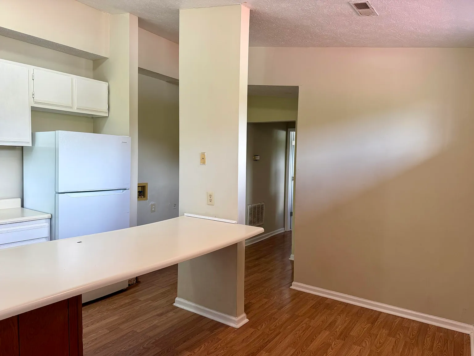 2 bed, 1.0 bath, 900 sqft, $900 — Photo 3