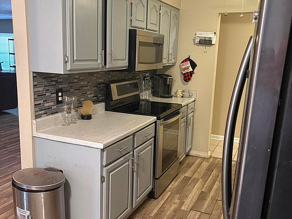 4th image of 1154 HICKORY Cove