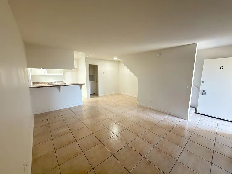 328 W Orangewood Ave #C — Photo 3
