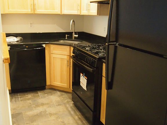 3rd image of 479 Park Pl APT 3A
