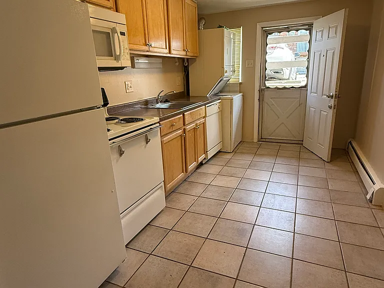 2326 S Linden Ct #A — Photo 3
