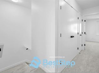 16611 30th Ave SW, Edmonton, AB T6W 4P9