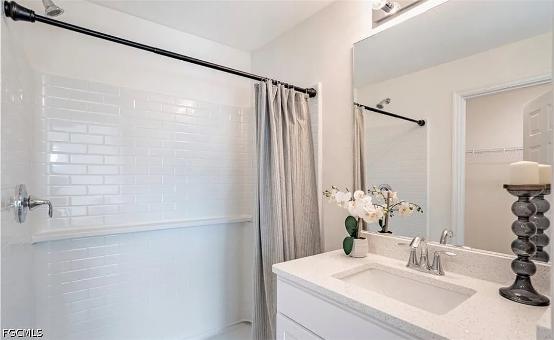4 bed, 2.0 bath, 1426 sqft, $2,100 — Photo 3