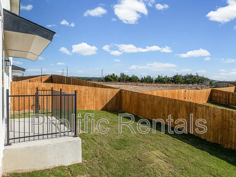 106 Logan Ct #B — Photo 29