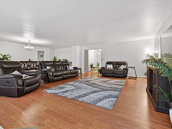 5th image of 1729 W Farview Dr