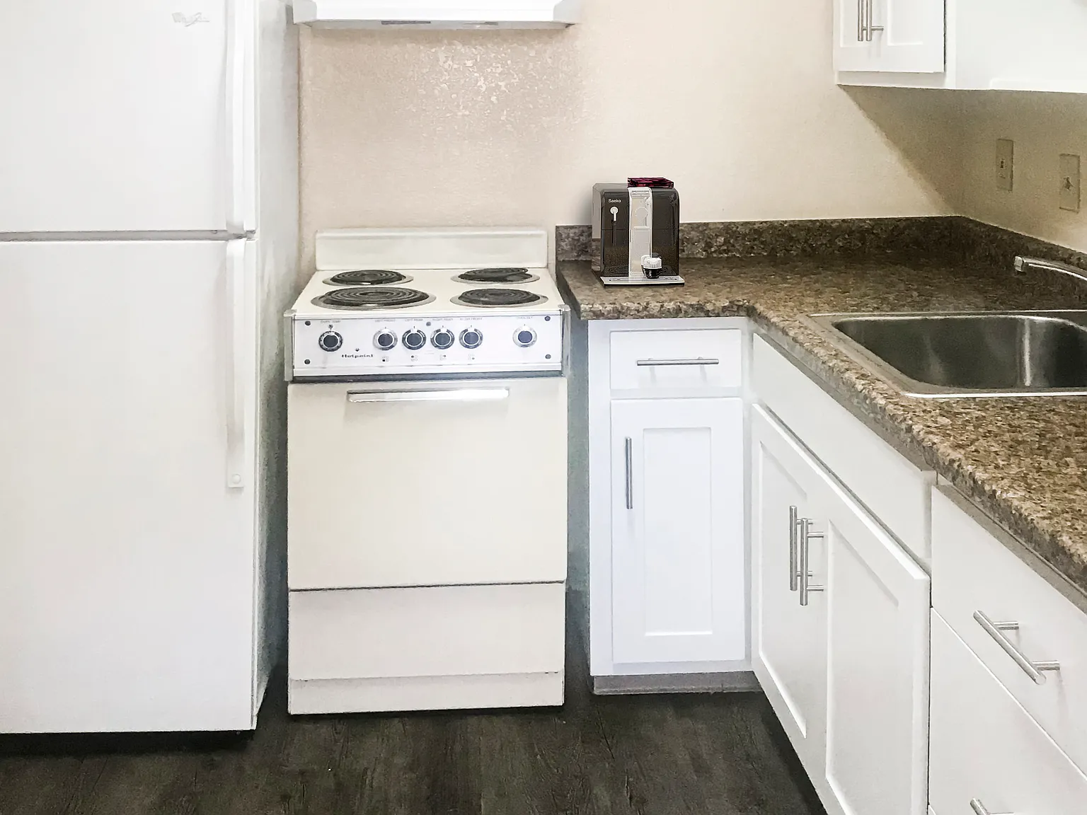 2601 Delano Ave — Photo 1