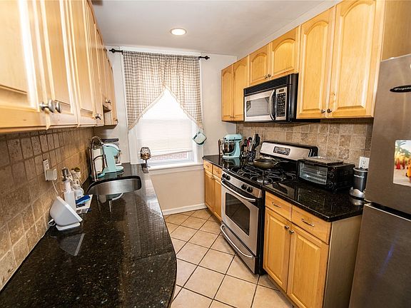 2nd image of 30 Shipherd Ave APT 4B