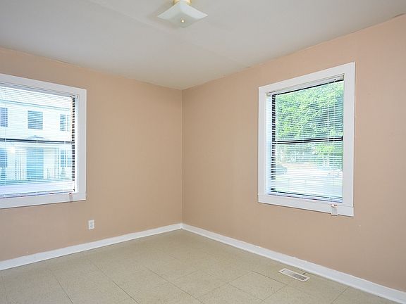 5th image of 600 E 6th St #E4