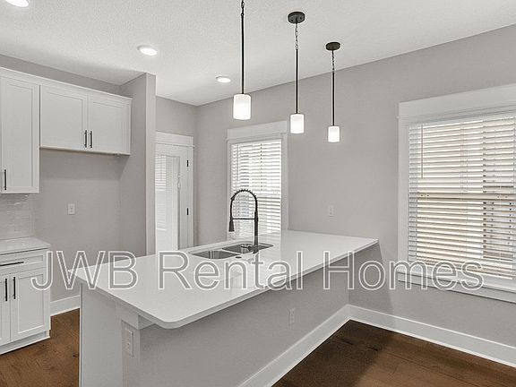 3rd image of 1815 Hubbard St #1