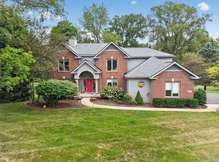 8805 Pebble Creek Dr, Pinckney, MI 48169