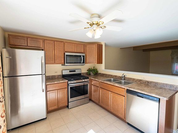 3rd image of 409 Meadow Hill Ln