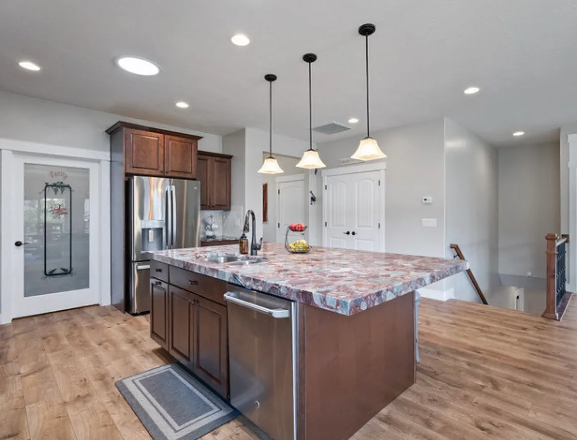 3 bed, 3255 sqft, $3,100 — Photo 3